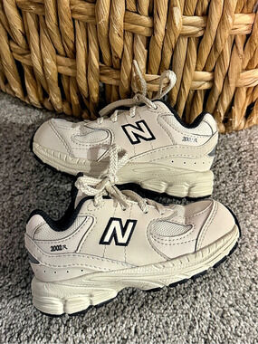 New Balance 2002R Sneakers ||  US 7